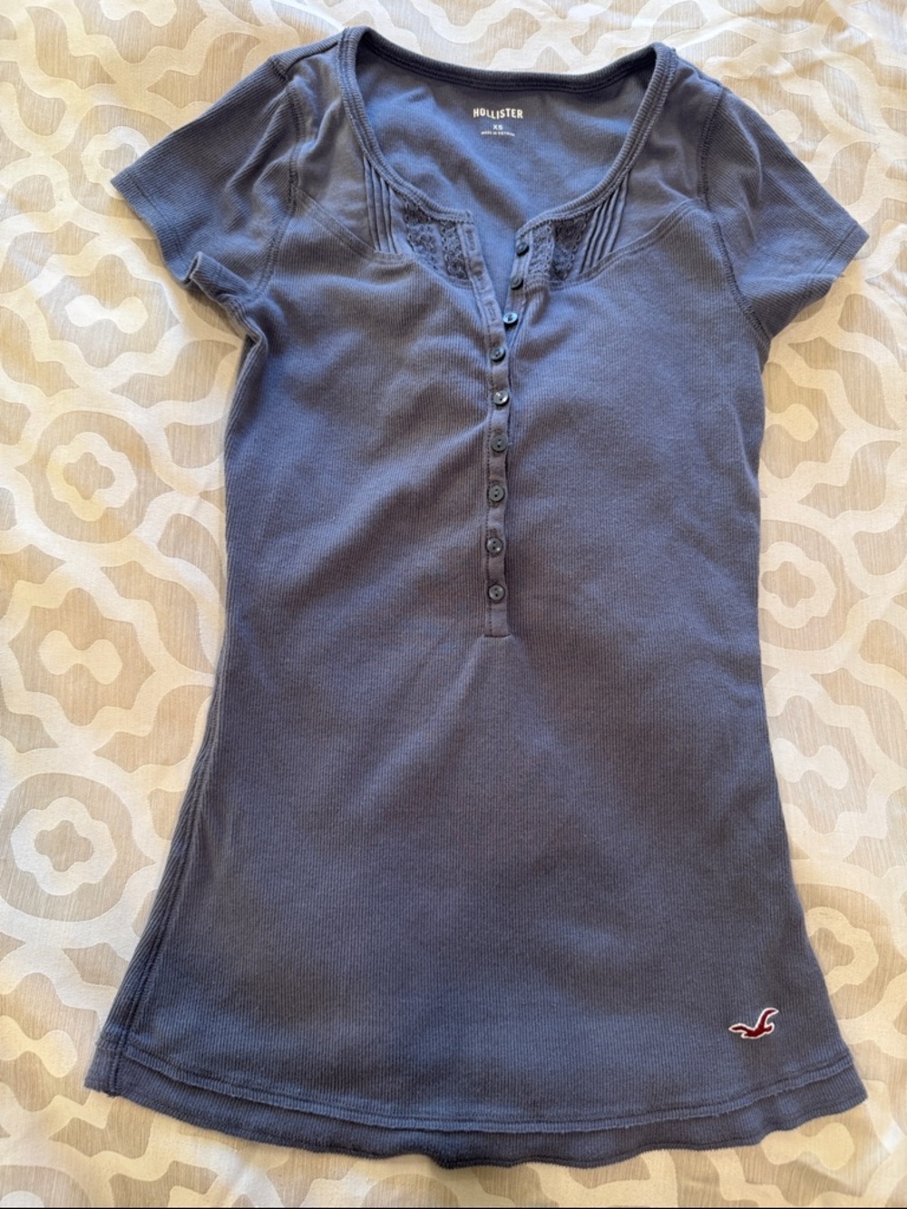 Hollister Short Sleeve Henley Tee in Blue Gray